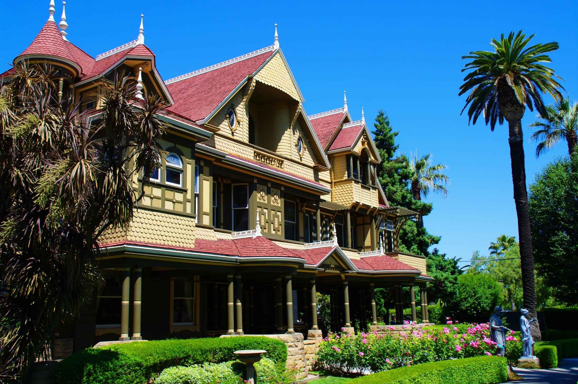 Front of House Winchester Mystery House