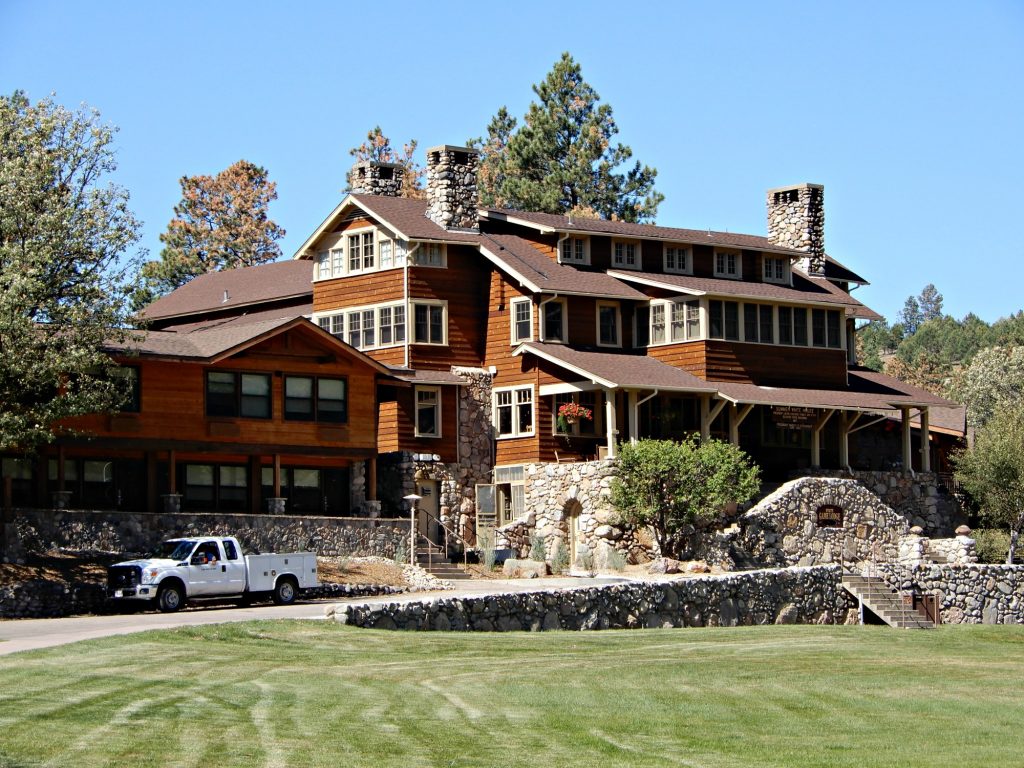 Custer Lodge